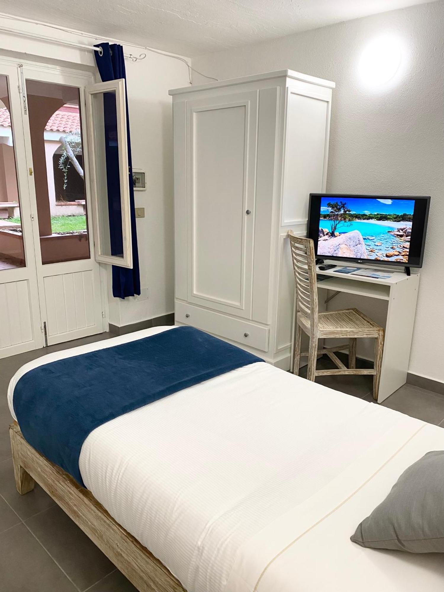 Cala Reale Rooms Marinella Марінелла Екстер'єр фото
